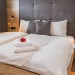 Emma Deluxe Aparthotel Aparthotel 4*