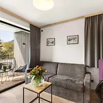 Apart Otel Emma Deluxe Aparthotel, Aircondition, Ganzjaehrig Beheizter Aussenpool & Skibus Direkt Vor Der Tuer 4*