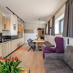 Emma Deluxe Aparthotel, Aircondition, Ganzjaehrig Beheizter Aussenpool & Skibus Direkt Vor Der Tuer Apart Otel