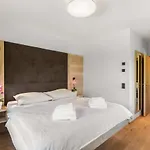 Emma Deluxe Aparthotel 4*