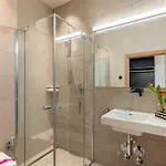 Emma Deluxe Aparthotel, Aircondition, Ganzjaehrig Beheizter Aussenpool & Skibus Direkt Vor Der Tuer 4*