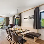 Aparthotel Emma Deluxe Aparthotel 4*