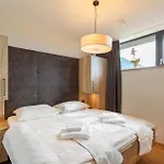 Apart Otel Emma Deluxe Aparthotel, Aircondition, Ganzjaehrig Beheizter Aussenpool & Skibus Direkt Vor Der Tuer Piesendorf
