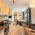 Apart Otel Emma Deluxe Aparthotel, Aircondition, Ganzjaehrig Beheizter Aussenpool & Skibus Direkt Vor Der Tuer