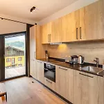 Emma Deluxe Aparthotel, Aircondition, Ganzjaehrig Beheizter Aussenpool & Skibus Direkt Vor Der Tuer 4*