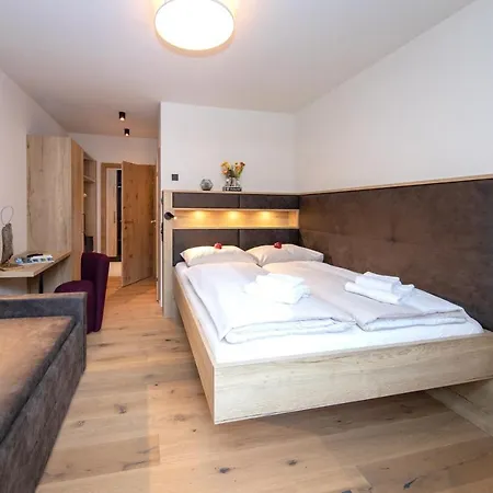 Emma Deluxe Aparthotel, Aircondition, Ganzjaehrig Beheizter Aussenpool & Skibus Direkt Vor Der Tuer ピーゼンドルフ