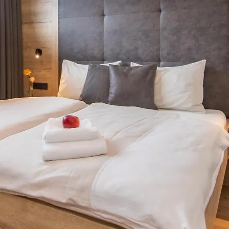 Emma Deluxe Aparthotel, Aircondition, Ganzjaehrig Beheizter Aussenpool & Skibus Direkt Vor Der Tuer Aparthotel 4*