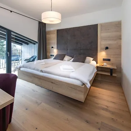 Emma Deluxe Aparthotel, Aircondition, Ganzjaehrig Beheizter Aussenpool & Skibus Direkt Vor Der Tuer アパートホテル 4*