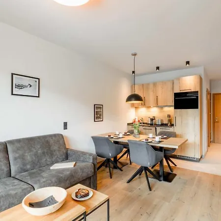 Emma Deluxe Direkt Beim Skibus Ganzjaehrig Beheizter Aussenpool Aparthotel 4*