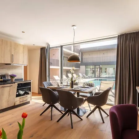 Emma Deluxe Aparthotel, Aircondition, Ganzjaehrig Beheizter Aussenpool & Skibus Direkt Vor Der Tuer Aparthotel Piesendorf