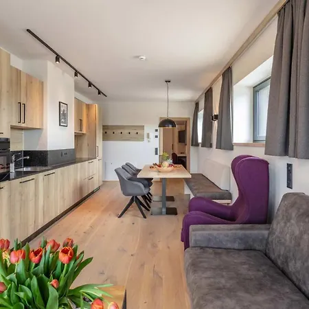 Emma Deluxe Aparthotel, Aircondition, Ganzjaehrig Beheizter Aussenpool & Skibus Direkt Vor Der Tuer アパートホテル
