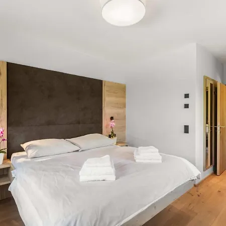 Emma Deluxe Aparthotel, Aircondition, Ganzjaehrig Beheizter Aussenpool & Skibus Direkt Vor Der Tuer 4*