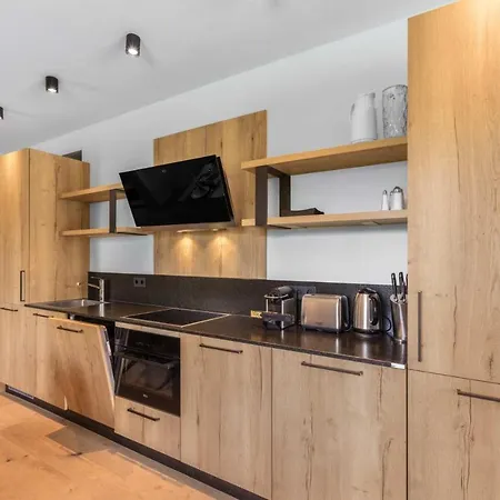 Aparthotel Emma Deluxe Direkt Beim Skibus Ganzjaehrig Beheizter Aussenpool