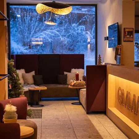 Emma Deluxe Direkt Beim Skibus Ganzjaehrig Beheizter Aussenpool Aparthotel 4*