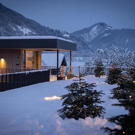 Lägenhetshotell Emma Deluxe Mit Beheizten Aussenpool Direkt Beim Skibus