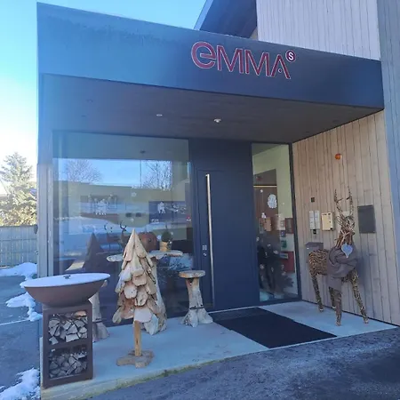 Aparthotel Emma Deluxe Mit Beheizten Aussenpool Direkt Beim Skibus Piesendorf