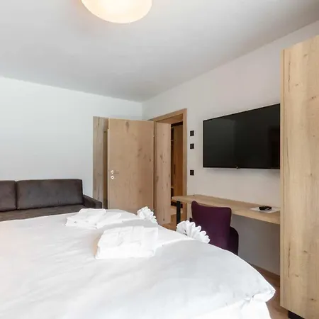 Emma Deluxe Mit Beheizten Aussenpool Direkt Beim Skibus Aparthotel Piesendorf