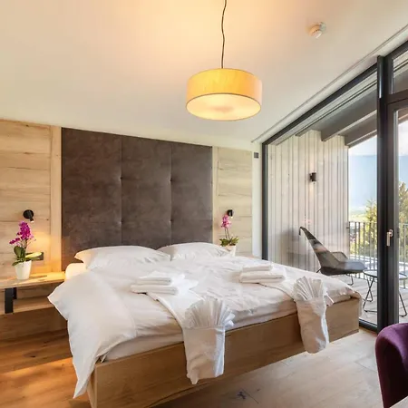 Aparthotel Emma Deluxe Aparthotel, Aircondition, Ganzjaehrig Beheizter Aussenpool & Skibus Direkt Vor Der Tuer 4*
