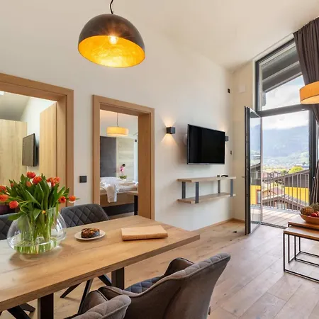 Aparthotel Emma Deluxe Mit Beheizten Aussenpool Direkt Beim Skibus