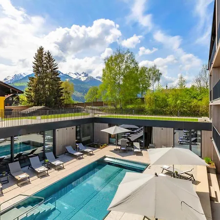 Aparthotel Emma Deluxe Mit Beheizten Aussenpool Direkt Beim Skibus