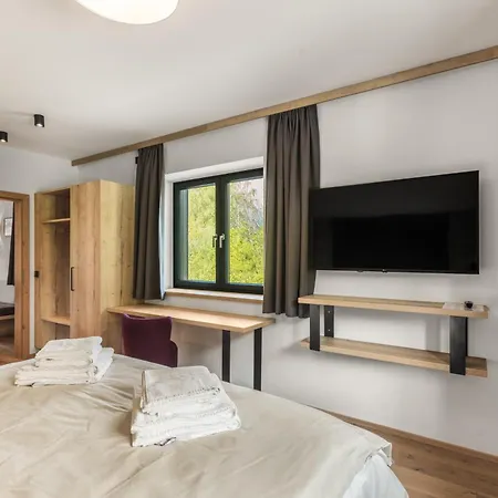 Aparthotel Emma Deluxe Direkt Beim Skibus Ganzjaehrig Beheizter Aussenpool Piesendorf