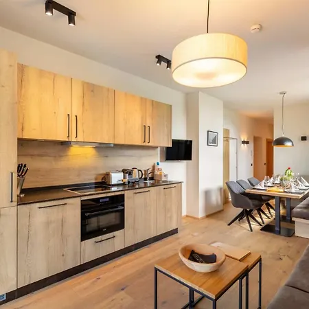 Emma Deluxe Direkt Beim Skibus Ganzjaehrig Beheizter Aussenpool 4*