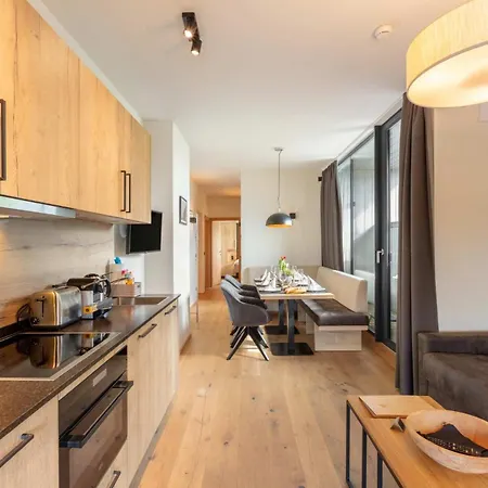 Ξενοδοχείο με διαμερίσματα Emma Deluxe Direkt Beim Skibus Ganzjaehrig Beheizter Aussenpool