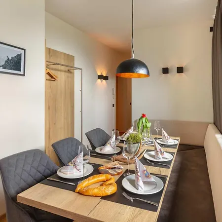 Emma Deluxe Aparthotel, Aircondition, Ganzjaehrig Beheizter Aussenpool & Skibus Direkt Vor Der Tuer Aparthotel 4*