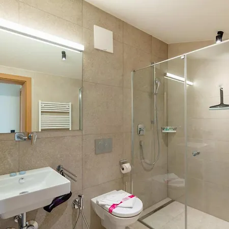 Aparthotel Emma Deluxe Direkt Beim Skibus Ganzjaehrig Beheizter Aussenpool Piesendorf