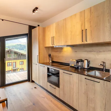 Emma Deluxe Aparthotel, Aircondition, Ganzjaehrig Beheizter Aussenpool & Skibus Direkt Vor Der Tuer 4*