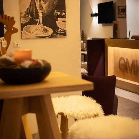 Aparthotel Emma Deluxe Direkt Beim Skibus Ganzjaehrig Beheizter Aussenpool 4*