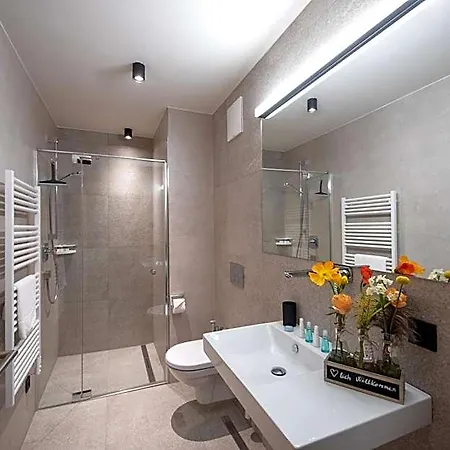 Emma Deluxe Aparthotel, Aircondition, Ganzjaehrig Beheizter Aussenpool & Skibus Direkt Vor Der Tuer 4*