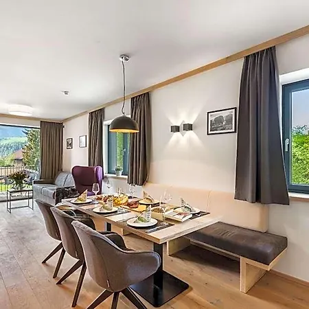 Emma Deluxe Aparthotel, Aircondition, Ganzjaehrig Beheizter Aussenpool & Skibus Direkt Vor Der Tuer 4*