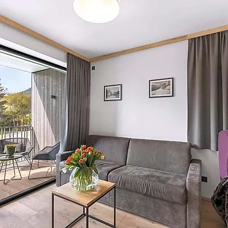Emma Deluxe Aparthotel, Aircondition, Ganzjaehrig Beheizter Aussenpool & Skibus Direkt Vor Der Tuer