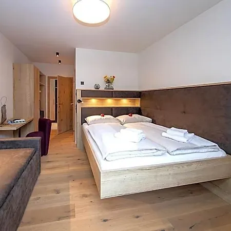 Aparthotel Emma Deluxe Aparthotel, Aircondition, Ganzjaehrig Beheizter Aussenpool & Skibus Direkt Vor Der Tuer Piesendorf