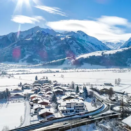 Aparthotel Emma Deluxe Direkt Beim Skibus Ganzjaehrig Beheizter Aussenpool 4*