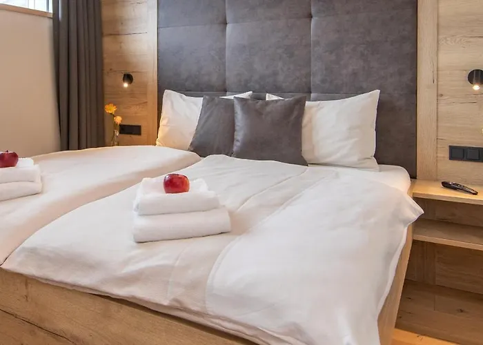 Emma Deluxe Aparthotel, Aircondition, Ganzjaehrig Beheizter Aussenpool & Skibus Direkt Vor Der Tuer شقة فندقية 4*