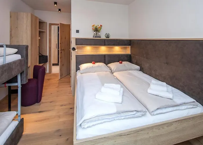 Emma Deluxe Aparthotel, Aircondition, Ganzjaehrig Beheizter Aussenpool & Skibus Direkt Vor Der Tuer アパートホテル