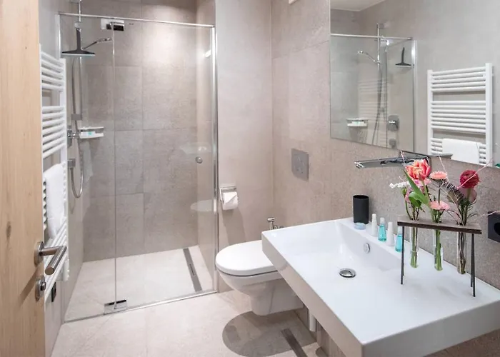 Emma Deluxe Aparthotel, Aircondition, Ganzjaehrig Beheizter Aussenpool & Skibus Direkt Vor Der Tuer شقة فندقية 4*