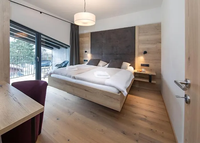 Emma Deluxe Aparthotel, Aircondition, Ganzjaehrig Beheizter Aussenpool & Skibus Direkt Vor Der Tuer アパートホテル 4*
