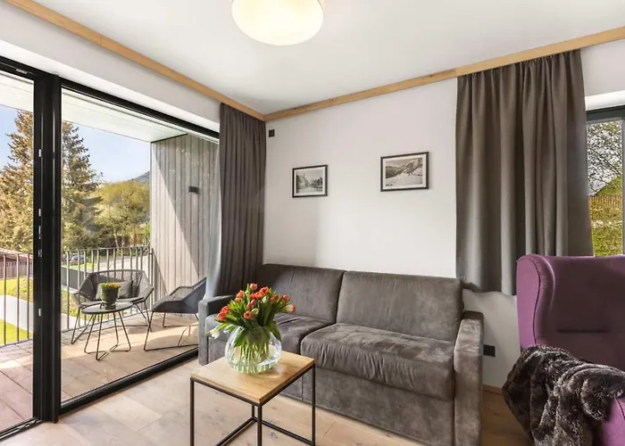 Aparthotel Emma Deluxe Aircondition In Summer & Ganzjaehrig Beheizter Aussenpool Direkt Beim Skibus 4*