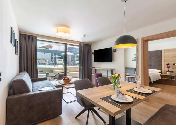 Emma Deluxe Aparthotel, Aircondition, Ganzjaehrig Beheizter Aussenpool & Skibus Direkt Vor Der Tuer شقة فندقية بيسندورف