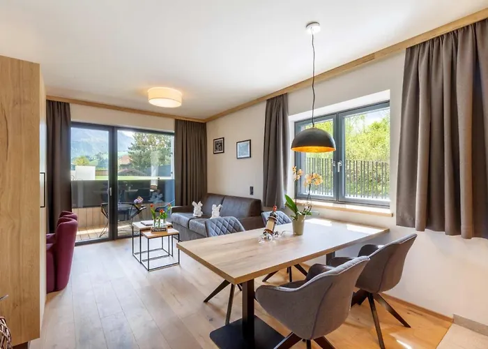 アパートホテル Emma Deluxe Aparthotel, Aircondition, Ganzjaehrig Beheizter Aussenpool & Skibus Direkt Vor Der Tuer 4*