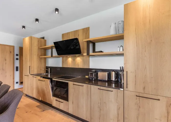 Aparthotel Emma Deluxe Aircondition In Summer & Ganzjaehrig Beheizter Aussenpool Direkt Beim Skibus