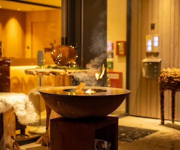 Emma Deluxe Aparthotel, Aircondition, Ganzjaehrig Beheizter Aussenpool & Skibus Direkt Vor Der Tuer アパートホテル