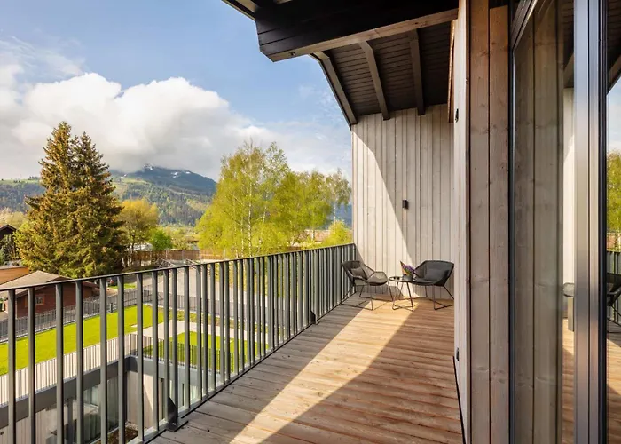 Emma Deluxe Aparthotel, Aircondition, Ganzjaehrig Beheizter Aussenpool & Skibus Direkt Vor Der Tuer 4* بيسندورف